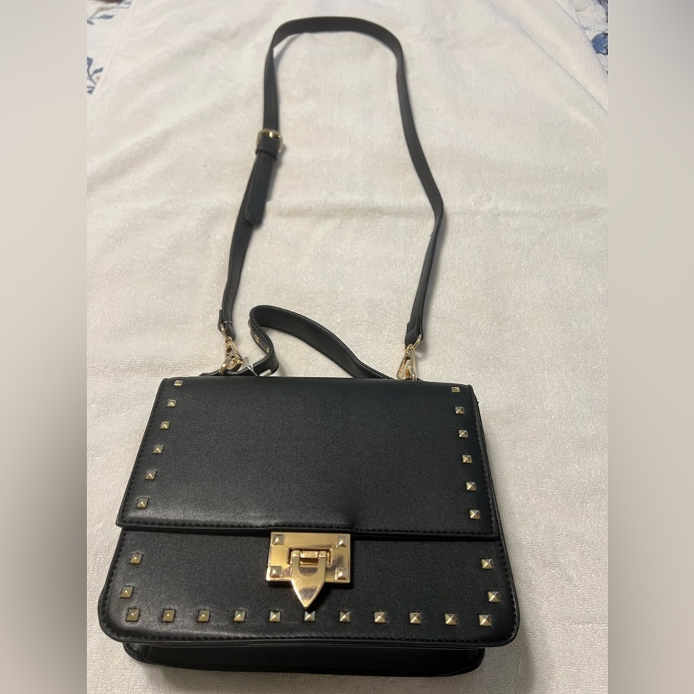 NWT Hanna Grace hand bag or over the shoulder, color black.7.25”x9.5”x3”.